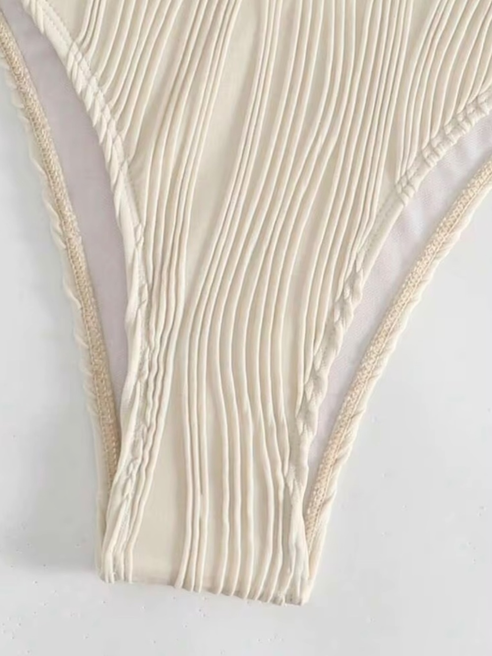 Bikini Set (Size L) - Picture 4 of 11